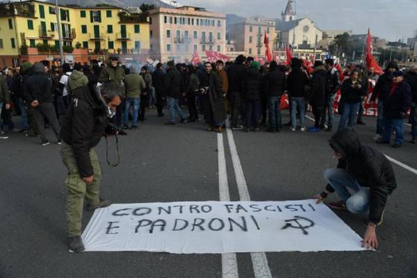 Μαζική αντιφασιστική διαδήλωση στη Γένοβα [11/2] (φωτογραφίες)