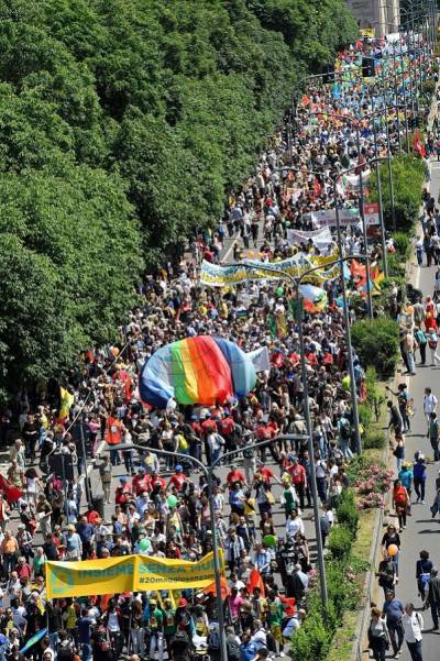 Μαζική πορεία αλληλεγγύης σε πρόσφυγες και μετανάστ(ρι)ες στο Μιλάνο