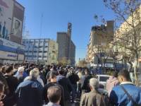 Η κρίση πληθωρισμού στο Ιράν προκαλεί διαμαρτυρίες σε όλη τη χώρα καθώς κλείνουν τα παζάρια