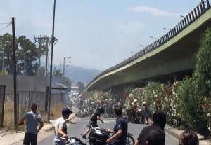 ΜΑΤ μαζί με την Χρυσή Αυγή επιτέθηκαν σε μοτοπορεία στα ΕΛΠΕ