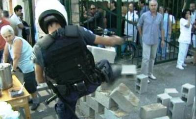 Αστυνομικοί σε ρόλο... ψυχιάτρου