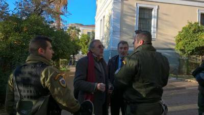 KEEΡΦΑ: Λόκ άουτ Τόσκα-κοσμητείας στη Νομική κατά εκδήλωσης για τη δίκη της Χρυσής Αυγής!