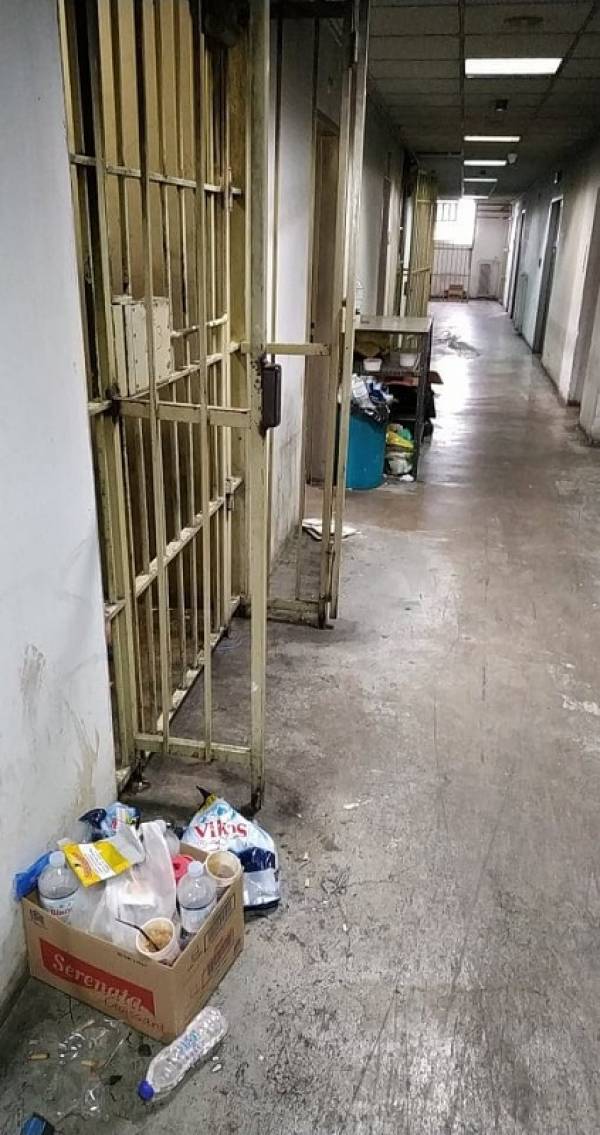 Κραυγή κρατουμένων μεταναστριών από το κολαστήριο της Πέτρου Ράλλη