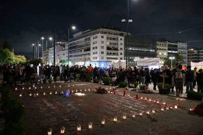 Μνημείο Αγνώστου Στρατιώτη και μνημείο νομοθετικής υποκρισίας - του Κώστα Παπαδάκη