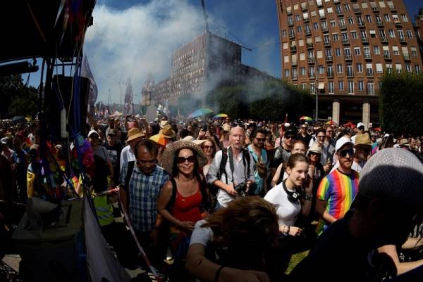 Το Pride της Βουδαπέστης έδειξε τη μόνη αποτελεσματική στρατηγική για την αντιμετώπιση των περιορισμών της ελευθερίας-Της Saša UHLOVÁ