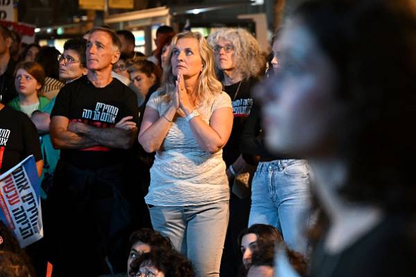 Οι απελευθερωμένοι όμηροι αναγκάζονται να σιωπήσουν στα μέσα ενημέρωσης καθώς το Ισραήλ αυστηροποιεί τον έλεγχο των συνεντεύξεων