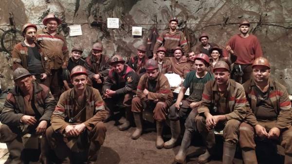 Τα συνδικάτα αγωνίζονται να κρατήσουν τα ορυχεία της Ουκρανίας σε λειτουργία, να προστατεύσουν τους πολίτες και να απευθύνουν έκκληση για αλληλεγγύη