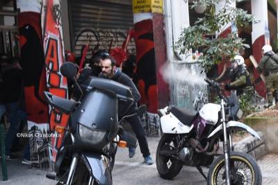 Η ΑΝΤΑΡΣΥΑ καταγγέλλει την επίθεση των ΜΑΤ στα γραφεία του ΝΑΡ