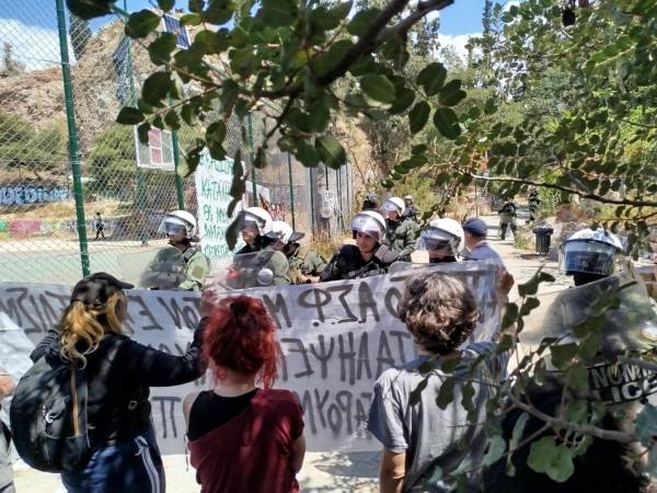 Ο Χρυσοχοϊδης υποδεικνύει στον Δούκα...μέτρα εκκαθάρισης κινημάτων, αντιφρονούντων και του Αστέρα Εξαρχείων!