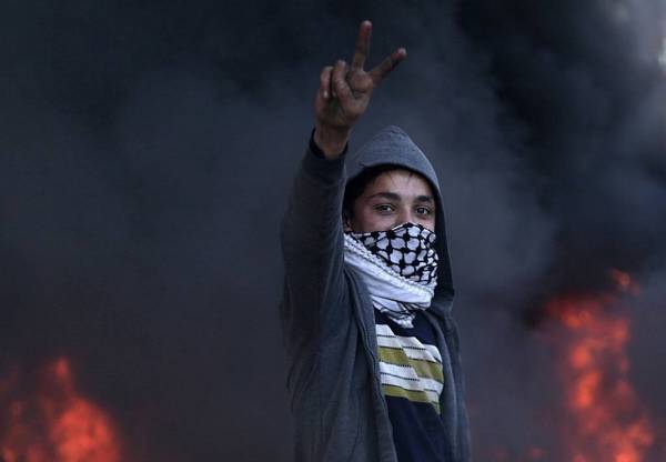 Διαδήλωση αλληλεγγύης στον Παλαιστινιακό λαό - ΤΕΤΑΡΤΗ 6 μμ στο Σύνταγμα