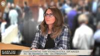 Χρυσαυγίτες τραυματίζουν την Ελευθερία Τομπατζόγλου, δικηγόρο της οικογένειας Παύλου Φύσσα στη δίκη της ΧΑ