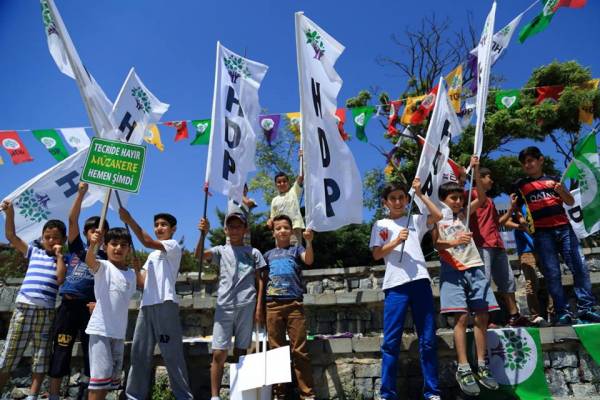 Demirtaş (πρόεδρος του HDP): «Ανακηρύξτε για το λαό ειρήνη και δημοκρατία»