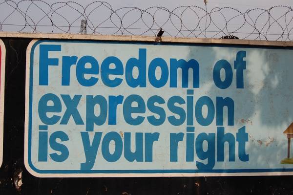 Δέσποινα Κουτσούμπα: Για την ελευθερία έκφρασης στα Μέσα Κοινωνικής Δικτύωσης – ένα αναγκαίο εξώδικο