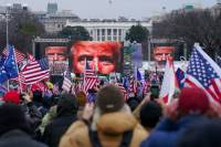 Ο Τραμπ δεν είναι επικίνδυνος επειδή είναι φασίστας…