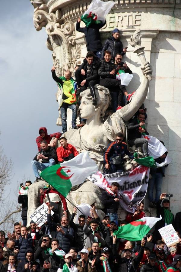Οι λαϊκές κινητοποιήσεις στην Αλγερία επέβαλαν τις πρώτες αποτυχίες στο καθεστώς
