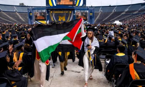 ΗΠΑ: Εν μέσω βίαιων επιθέσεων, οι διαμαρτυρίες υπέρ της Παλαιστίνης συνεχίζονται, διακόπτοντας τις τελετές αποφοίτησης -Dan La Botz