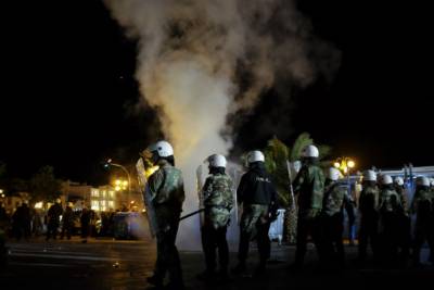 100 προσαγωγές προσφύγων στη Μυτιλήνη – καμία προσαγωγή φασίστα