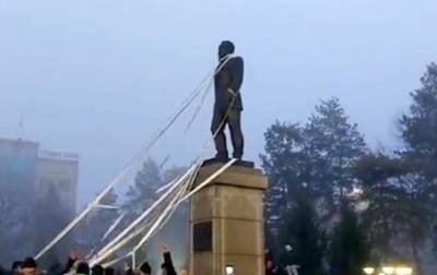 Για ένα δημοκρατικό και σοσιαλιστικό Καζακστάν! Σταματήστε την επέμβαση, ελευθερώστε τους κρατούμενους!