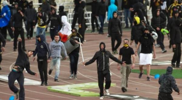 Οπαδοί της ΑΕΚ έκαναν γυαλιά καρφιά τα γραφεία της Χρυσής Αυγής