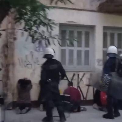 Ανακοίνωση της Ένωσης Φωτορεπόρτερ Ελλάδας για την αστυνομική βία και τη σύλληψη συναδέλφου στα Προσφυγικά
